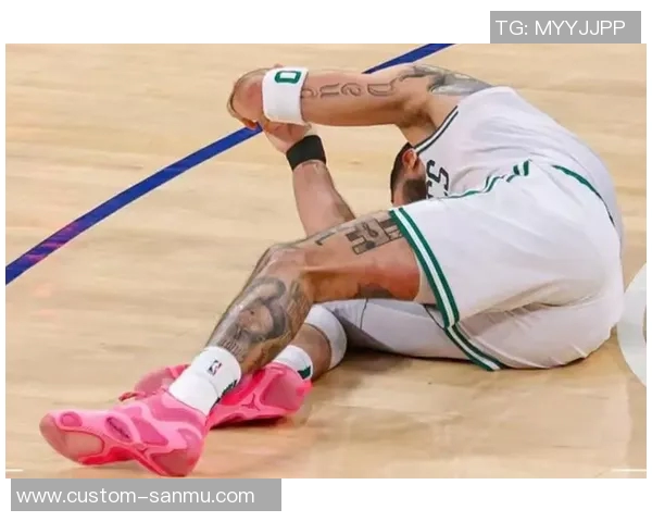 塔图姆与女明星疑似暧昧关系曝光 球场外感情风波引发关注